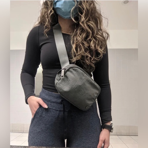 NWT Lululemon Everywhere Belt Bag Grey Sage - Picture 4 of 11